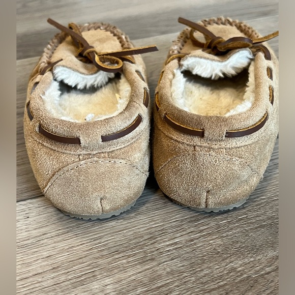 Minnetonka Kids’ Cassie Moccasin Slipper - Picture 10 of 10